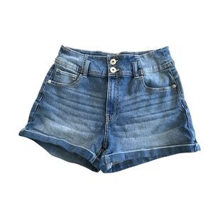 Womens’ No Boundaries High Rise Jean Shorts Size 13